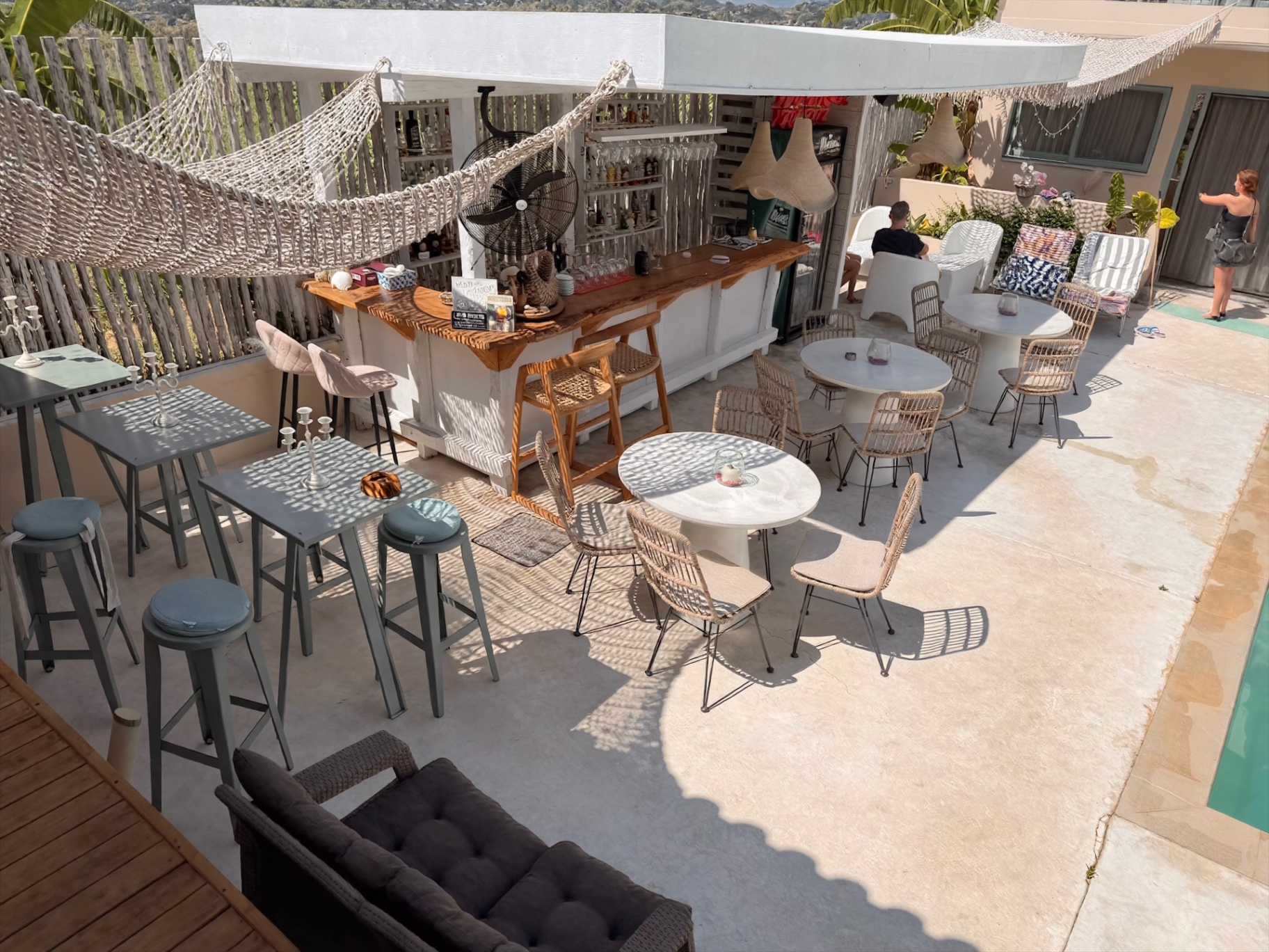 Bar and lounge overview